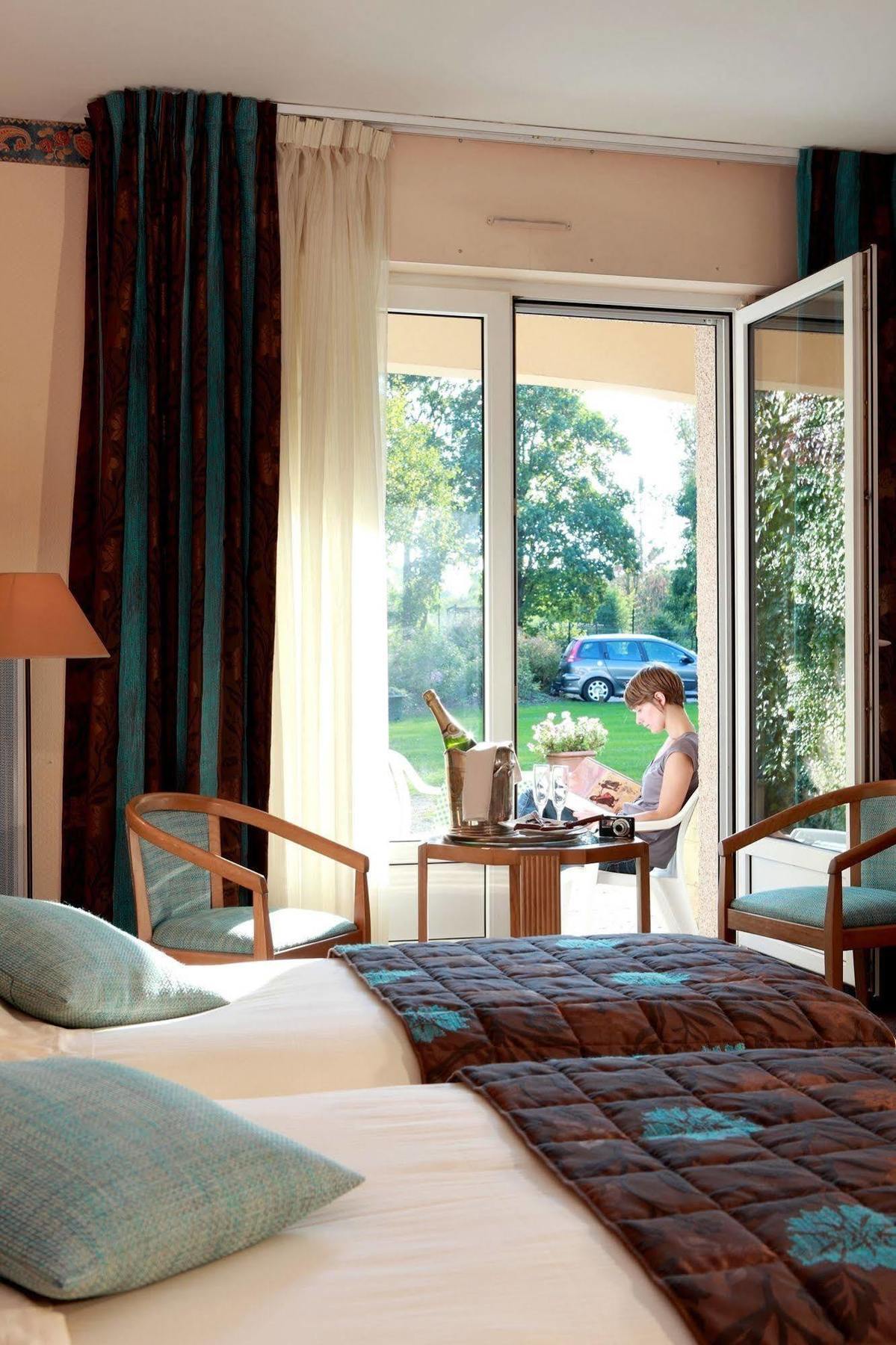 Logis Burnel Et La Cle Des Champs Hotel Rouvres-en-Xaintois Bagian luar foto